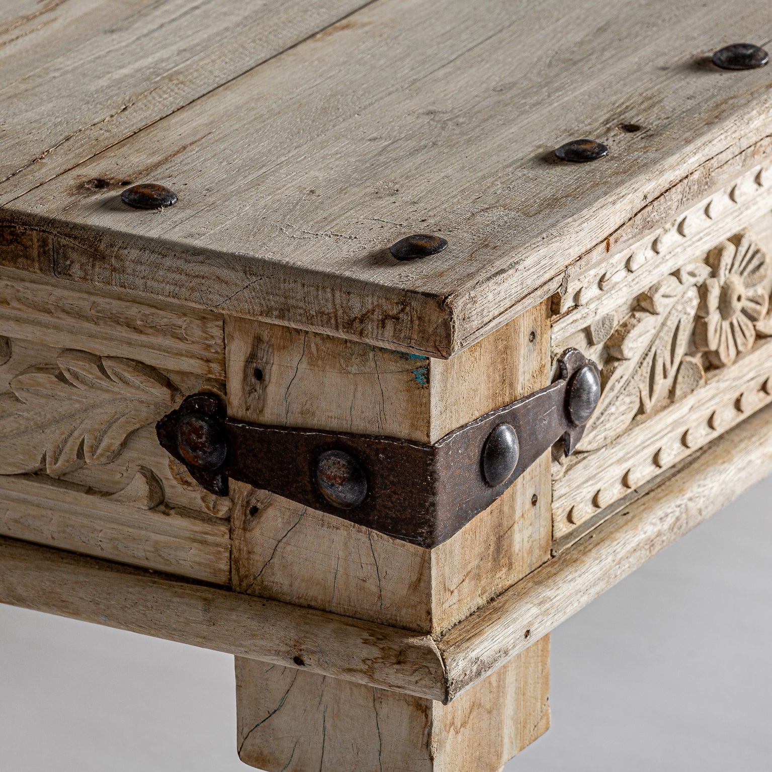 CHIZHIA COFFEE TABLE